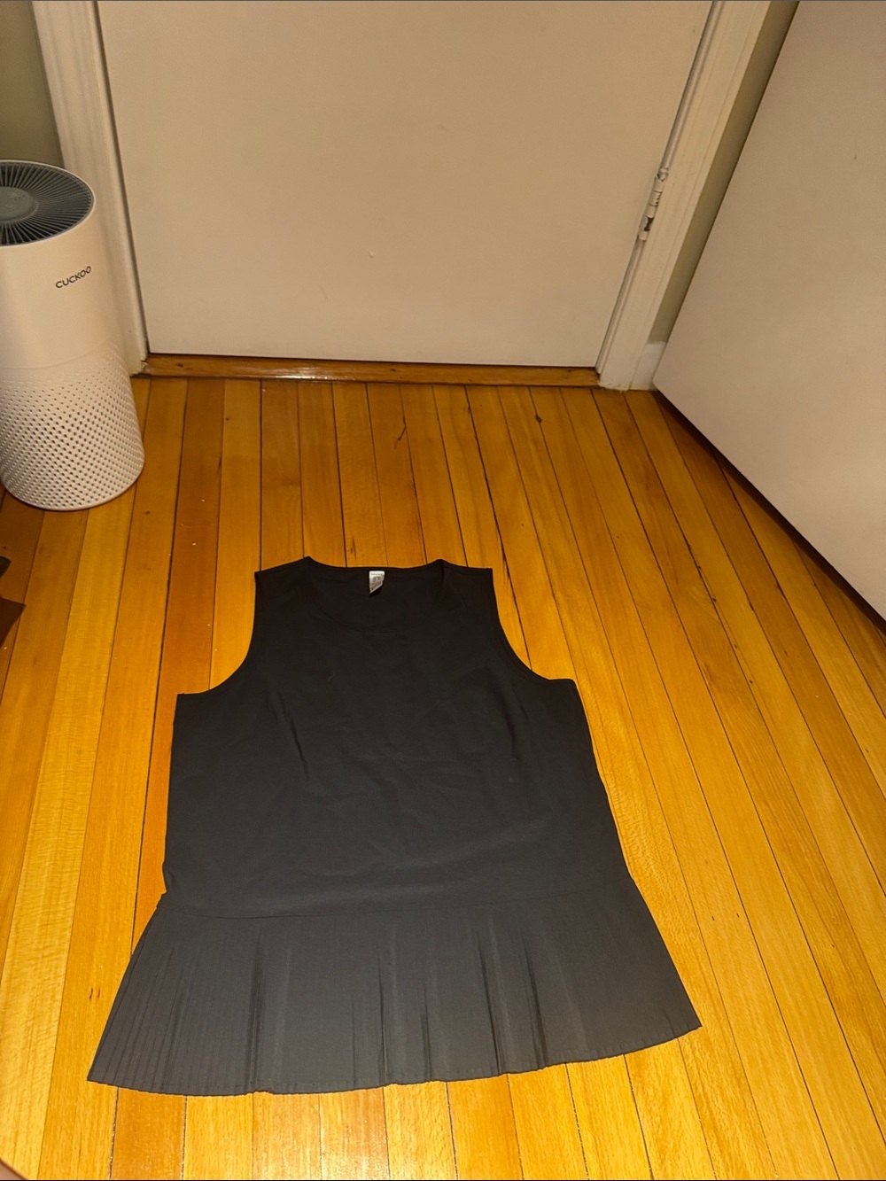 SPANX Black Sleeveless Pleated-Hem Tank